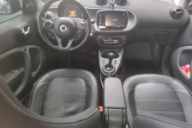 Used smart fortwo 2016 0.9T 66kW Hardtop Pioneer Edition Center Console