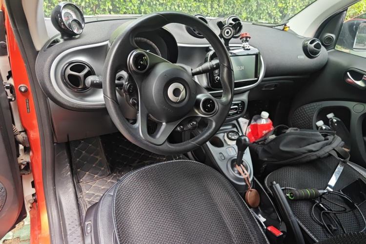 Used smart fortwo 2016 0.9T 66kW Hardtop Pioneer Edition Center Console
