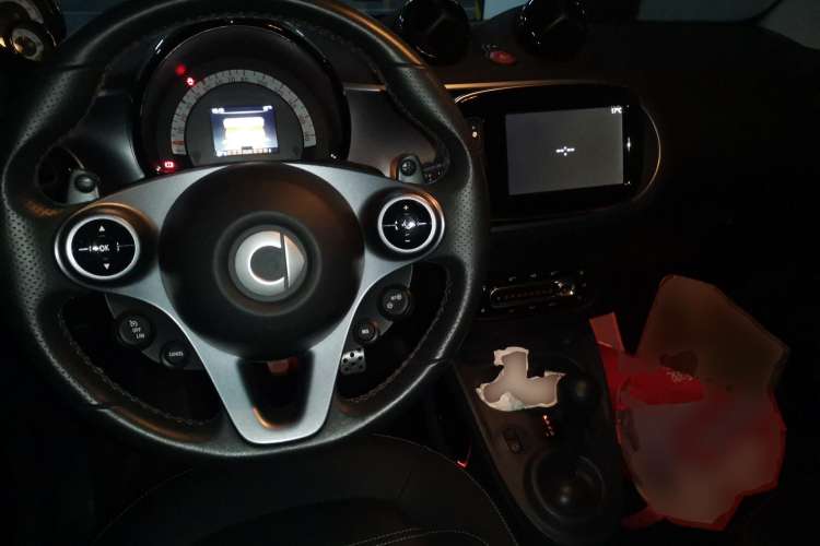 Used smart fortwo 2016 0.9T 66kW Hardtop Ultimate Edition Center Console