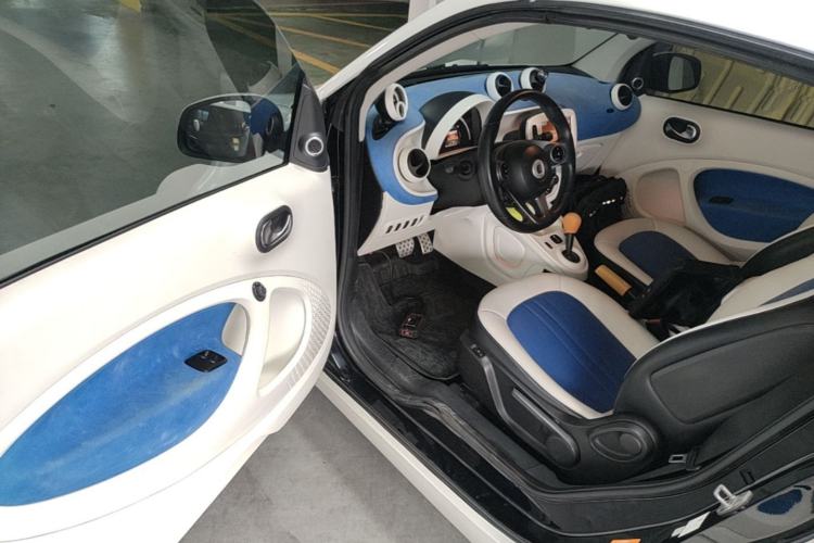 Used smart fortwo 2016 0.9T 66kW Convertible Ultimate Edition Driver Seat