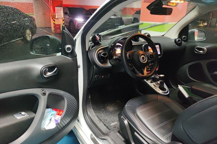Used smart fortwo 2016 0.9T 66kW Hardtop Pioneer Edition Driver Seat