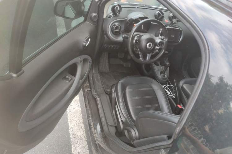 Used smart fortwo 2016 0.9T 66kW Hardtop Pioneer Edition Driver Seat