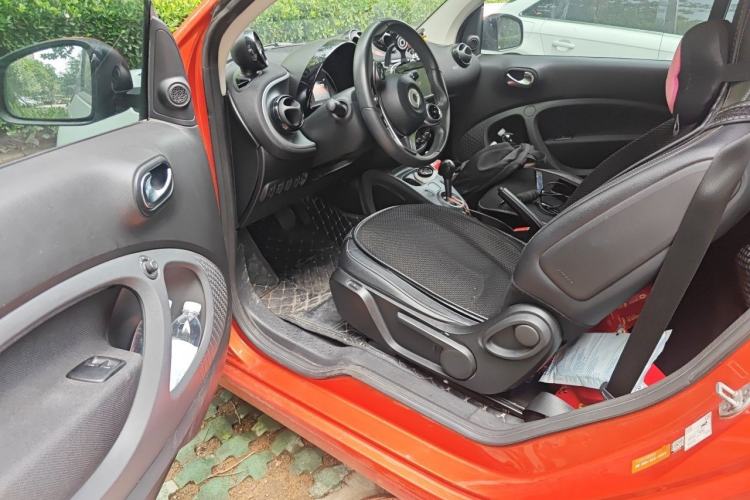 Used smart fortwo 2016 0.9T 66kW Hardtop Pioneer Edition Driver Seat