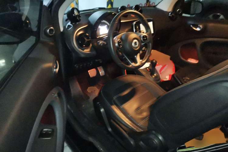 Used smart fortwo 2016 0.9T 66kW Hardtop Ultimate Edition Driver Seat