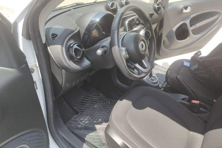 Used smart fortwo 2016 1.0L 52 kW Convertible Passion Edition Driver Seat