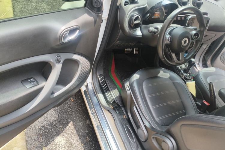 Used smart fortwo 2016 0.9T 66 kW Convertible Pioneer Edition Driver Seat