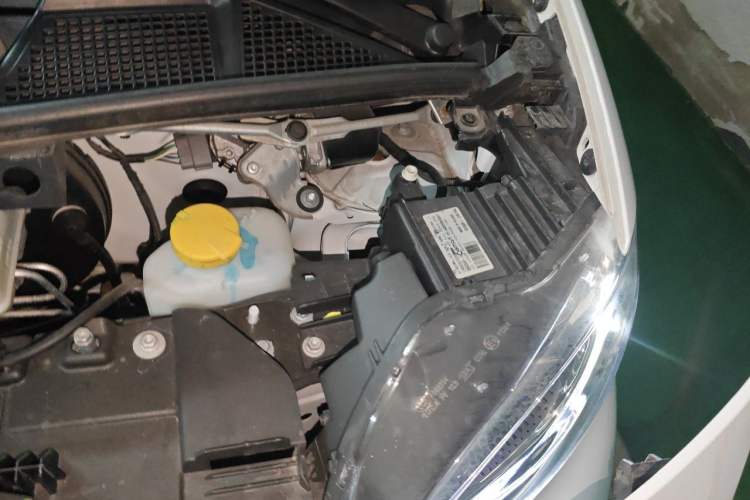 Used smart fortwo 2016 0.9T 66kW Convertible Ultimate Edition Engine Bay Left