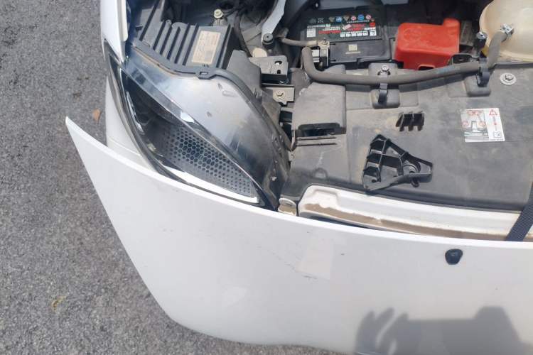 Used smart fortwo 2016 0.9T 66 kW Convertible Pioneer Edition Engine Bay Right