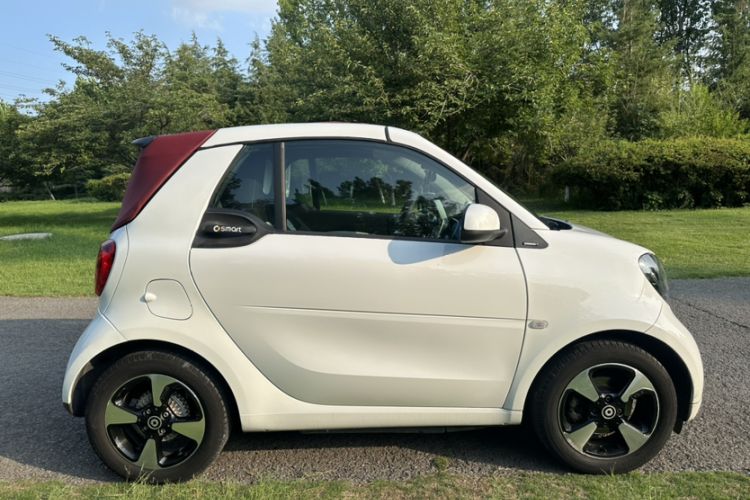 Used smart fortwo 2016 1.0L 52 kW Convertible Passion Edition Exterior 15