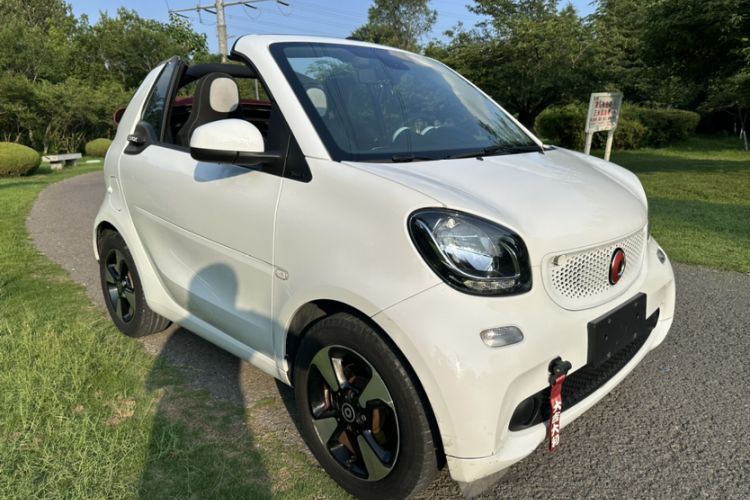 Used smart fortwo 2016 1.0L 52 kW Convertible Passion Edition Exterior 3