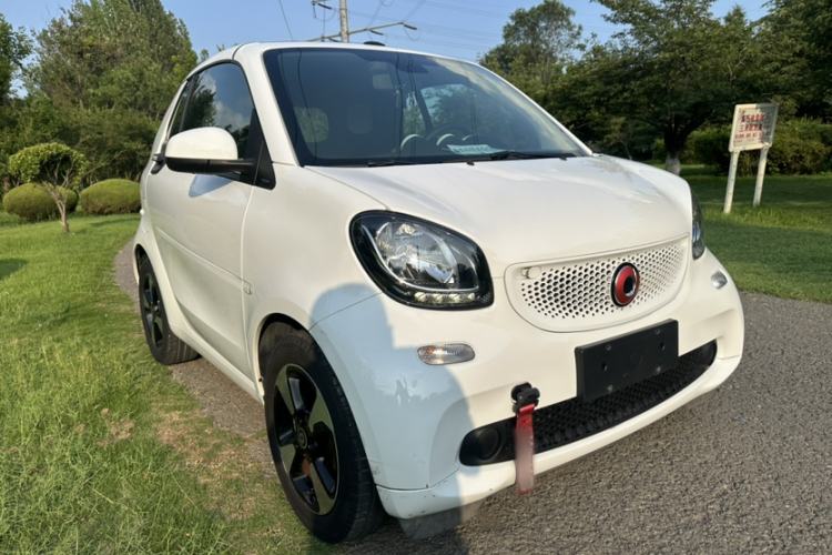 Used smart fortwo 2016 1.0L 52 kW Convertible Passion Edition Exterior 4