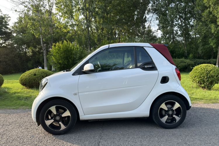 Used smart fortwo 2016 1.0L 52 kW Convertible Passion Edition Exterior 5