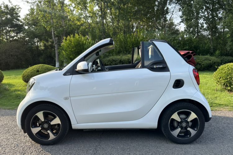 Used smart fortwo 2016 1.0L 52 kW Convertible Passion Edition Exterior 6