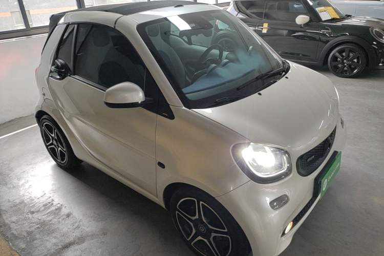 Used smart fortwo 2016 0.9T 66kW Convertible Ultimate Edition Front Right 45 Deg