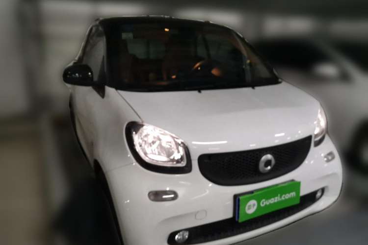 Used smart fortwo 2016 0.9T 66kW Hardtop Ultimate Edition Front Right 45 Deg