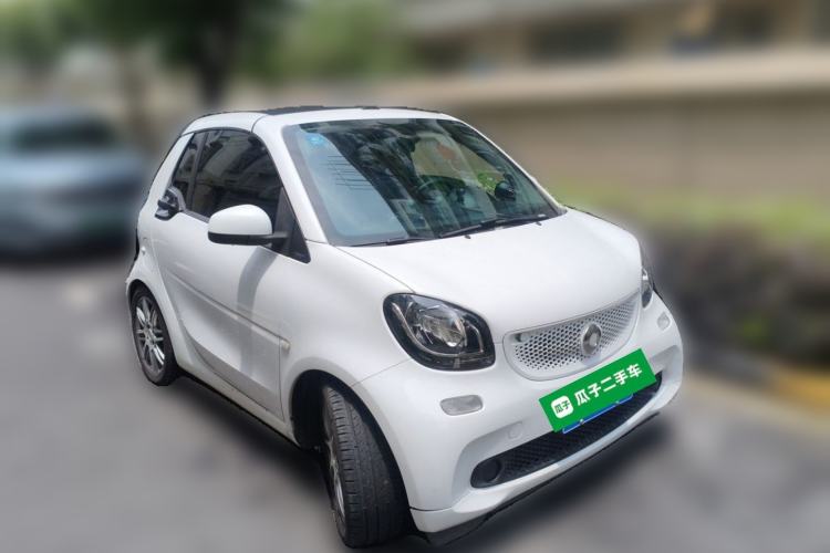 Used smart fortwo 2016 0.9T 66 kW Convertible Pioneer Edition Front Right 45 Deg