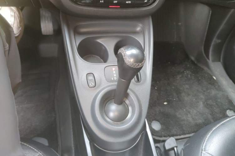 Used smart fortwo 2016 0.9T 66kW Hardtop Pioneer Edition Gear Lever