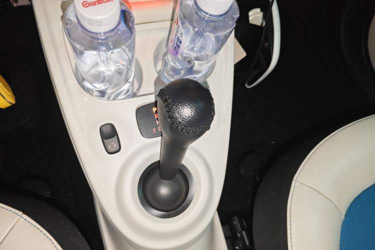 Used smart fortwo 2016 0.9T 66kW Convertible Ultimate Edition Gear Lever