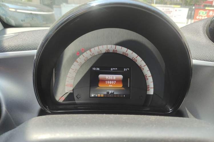 Used smart fortwo 2016 1.0L 52 kW Convertible Passion Edition Instrument Cluster
