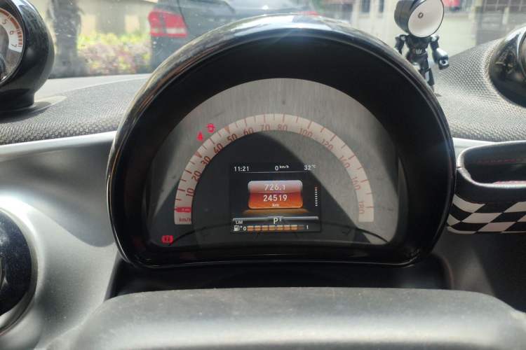 Used smart fortwo 2016 0.9T 66 kW Convertible Pioneer Edition Instrument Cluster