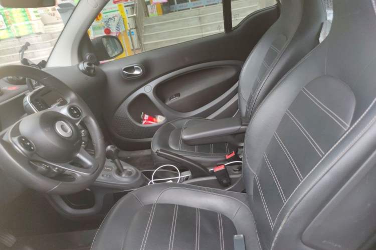 Used smart fortwo 2016 0.9T 66kW Hardtop Pioneer Edition Left Front Seat
