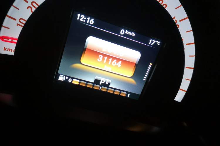 Used smart fortwo 2016 0.9T 66kW Hardtop Ultimate Edition Odometer Close Up