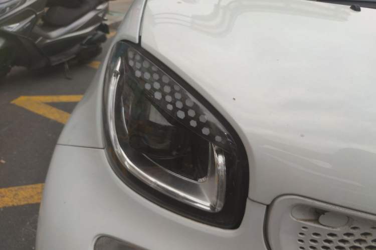 Used smart fortwo 2016 0.9T 66kW Hardtop Pioneer Edition Right Front Headlight