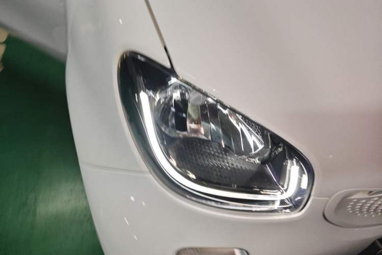 Used smart fortwo 2016 0.9T 66kW Convertible Ultimate Edition Right Front Headlight