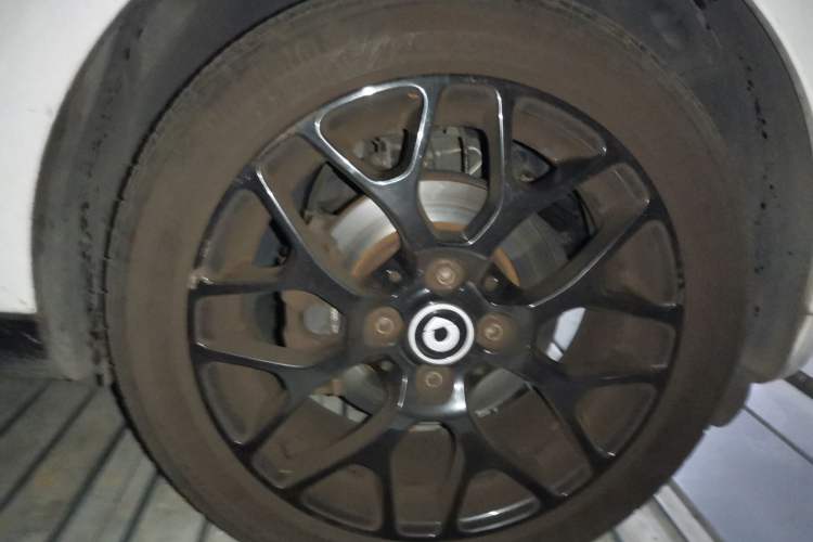 Used smart fortwo 2016 0.9T 66kW Hardtop Ultimate Edition Right Front Wheel Hub