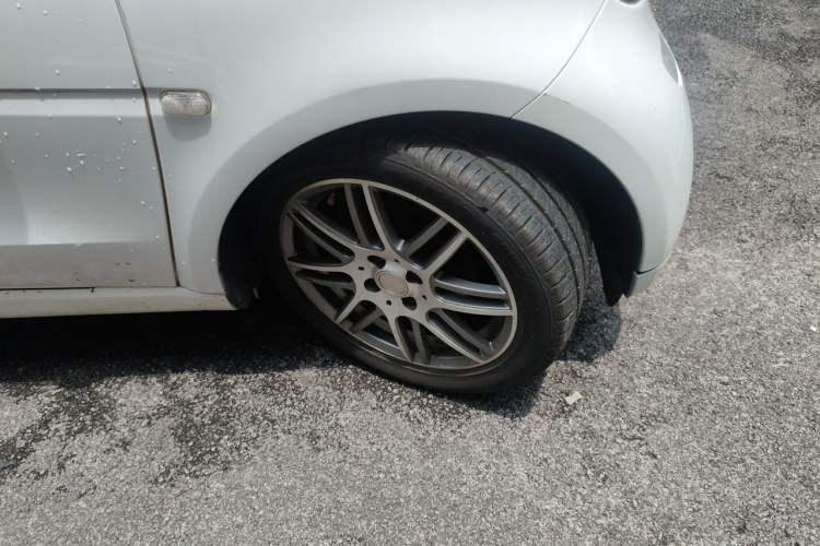 Used smart fortwo 2016 0.9T 66 kW Convertible Pioneer Edition Right Front Wheel Hub