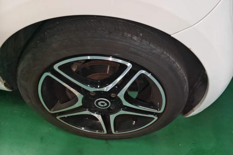 Used smart fortwo 2016 0.9T 66kW Convertible Ultimate Edition Right Front Wheel Hub