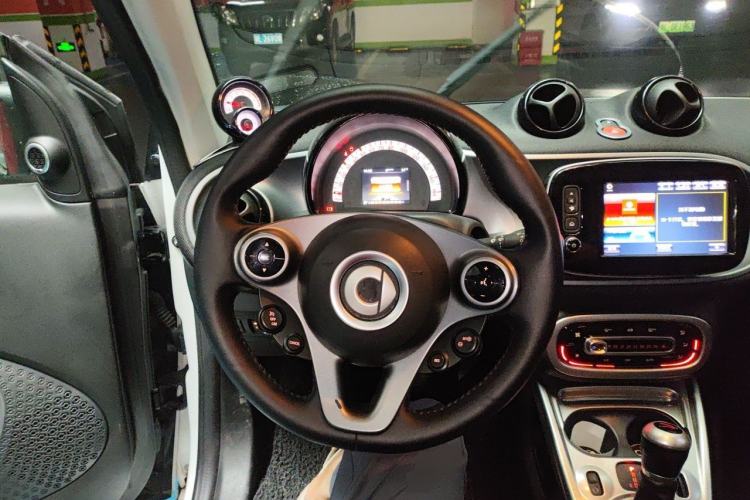 Used smart fortwo 2016 0.9T 66kW Hardtop Pioneer Edition Steering Wheel