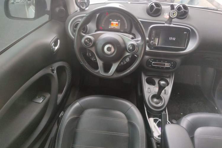 Used smart fortwo 2016 0.9T 66kW Hardtop Pioneer Edition Steering Wheel