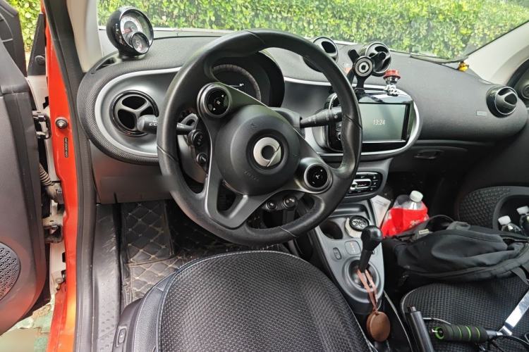 Used smart fortwo 2016 0.9T 66kW Hardtop Pioneer Edition Steering Wheel
