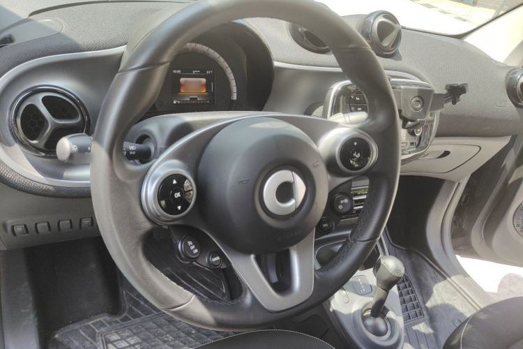 Used smart fortwo 2016 1.0L 52 kW Convertible Passion Edition Steering Wheel