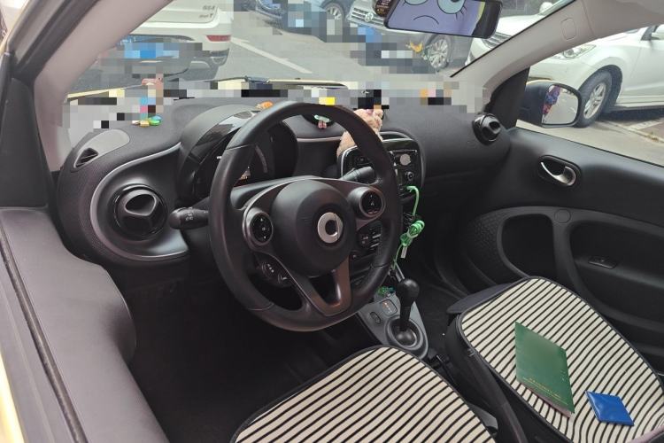 Used smart fortwo 2016 1.0L 52 kW Convertible Passion Edition Center Console