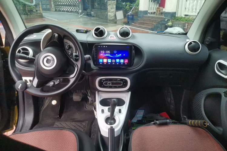 Used smart fortwo 2016 1.0L Grey Ranger Special Edition Center Console