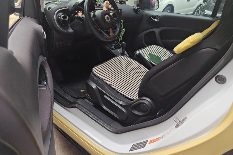 Used smart fortwo 2016 1.0L 52 kW Convertible Passion Edition Driver Seat