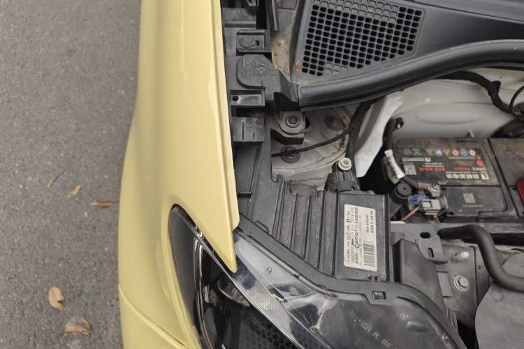 Used smart fortwo 2016 1.0L 52 kW Convertible Passion Edition Engine Bay Right