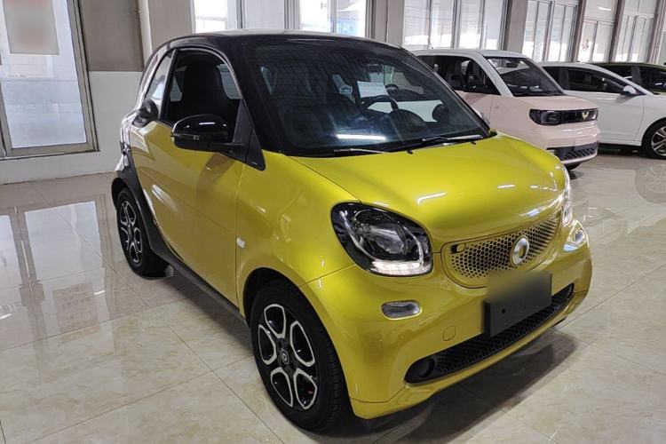 Used smart fortwo 2016 0.9T 66kW Hardtop Pioneer Edition Front Right 45 Deg