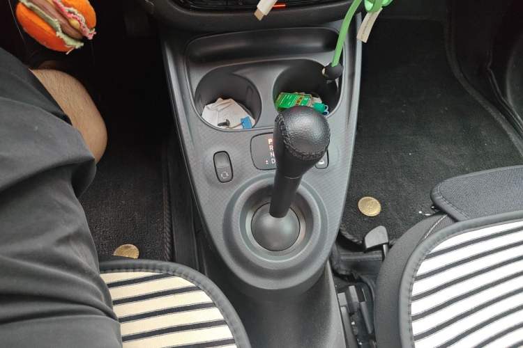 Used smart fortwo 2016 1.0L 52 kW Convertible Passion Edition Gear Lever