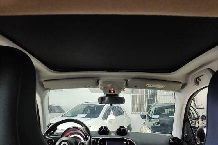 Used smart fortwo 2016 0.9T 66kW Hardtop Pioneer Edition Headliner