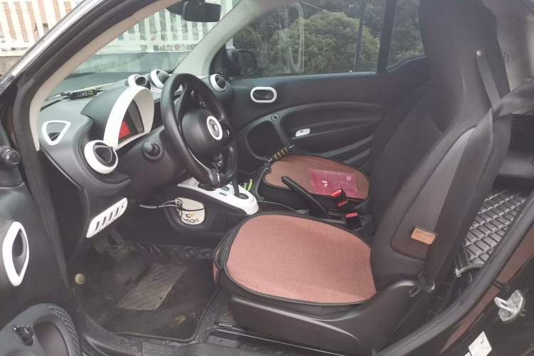Used smart fortwo 2016 1.0L Grey Ranger Special Edition Left Front Seat
