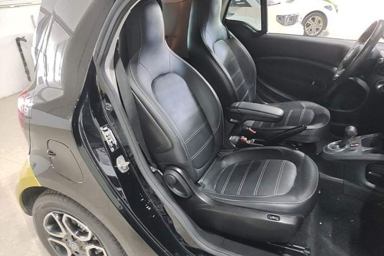 Used smart fortwo 2016 0.9T 66kW Hardtop Pioneer Edition Right Front Seat