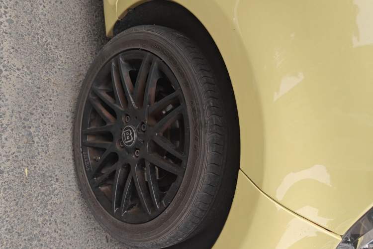 Used smart fortwo 2016 1.0L 52 kW Convertible Passion Edition Right Front Wheel Hub