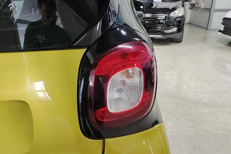 Used smart fortwo 2016 0.9T 66kW Hardtop Pioneer Edition Right Rear Taillight