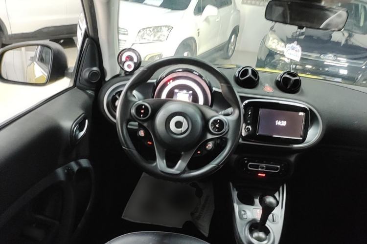 Used smart fortwo 2016 0.9T 66kW Hardtop Pioneer Edition Steering Wheel