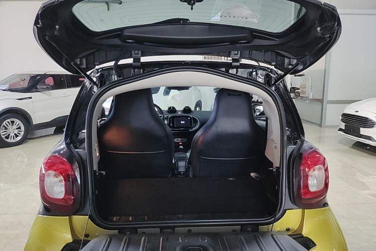 Used smart fortwo 2016 0.9T 66kW Hardtop Pioneer Edition Trunk