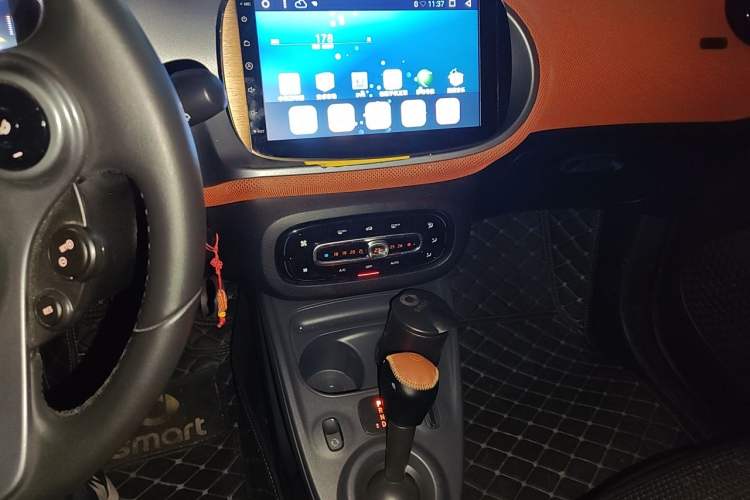 Used smart fortwo 2017 1.0L 52kW New Sound Special Edition China V Emission Standard Audio And AC Panel