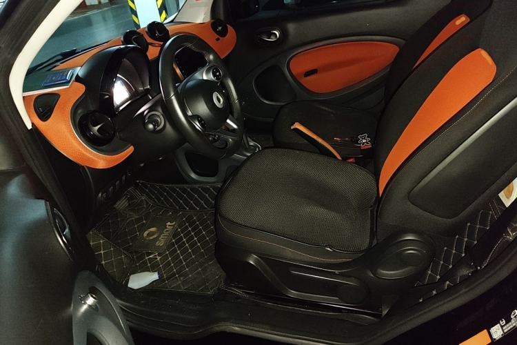 Used smart fortwo 2017 1.0L 52kW New Sound Special Edition China V Emission Standard Driver Seat